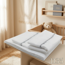 Firefly_Gemini Flash_Edita la imagen colocando el código 1135 en la esquina inferior derecha (letra clara, 934643