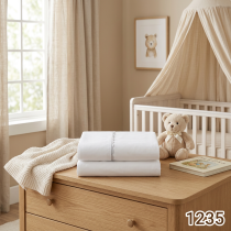 Firefly_Gemini Flash_Edita la imagen colocando el código 1235 en la esquina inferior derecha (letra clara, 934643