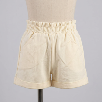 Firefly_Gemini Flash_PUEDES COLOCAR SOLO EL PANTALON CORTO EN UN MANIQUI DE CUERPO DE TELA, QUE LA PRENDA 115470